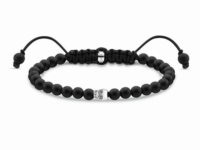 Das Thomas Sabo Armband A2015-811-11-L22V aus Sterling Silber und schwarzem Obsidian hat eine geschwungene Form und eine verstellbare Länge von 15 bis 22 cm. Es enthält eine Totenkopf-Detail.