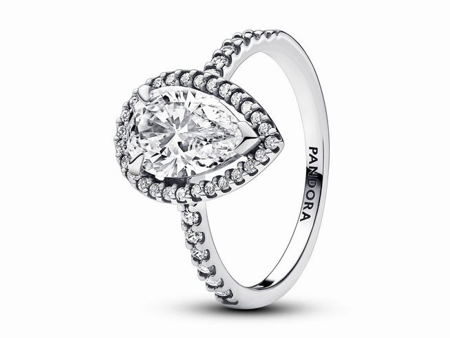 Funkelnder Birnen-Kranz Ring von Pandora aus Sterling Silber mit Zirkonia, Größe 58, elegant gestalteter Ring mit einer effektvollen, birnenförmigen Hauptstein und funkelnden Details.