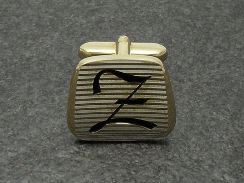 20181-0 Vergoldete Manschettenknöpfe mit Initialen Z, Hersteller Juwelier Harnisch, elegant und stilvoll gestaltet, ideal für formelle Anlässe.