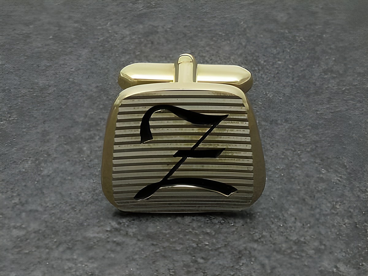 Vergoldete Manschettenknöpfe mit Initialen Z, Hersteller Juwelier Harnisch, elegant und stilvoll gestaltet, ideal für formelle Anlässe.