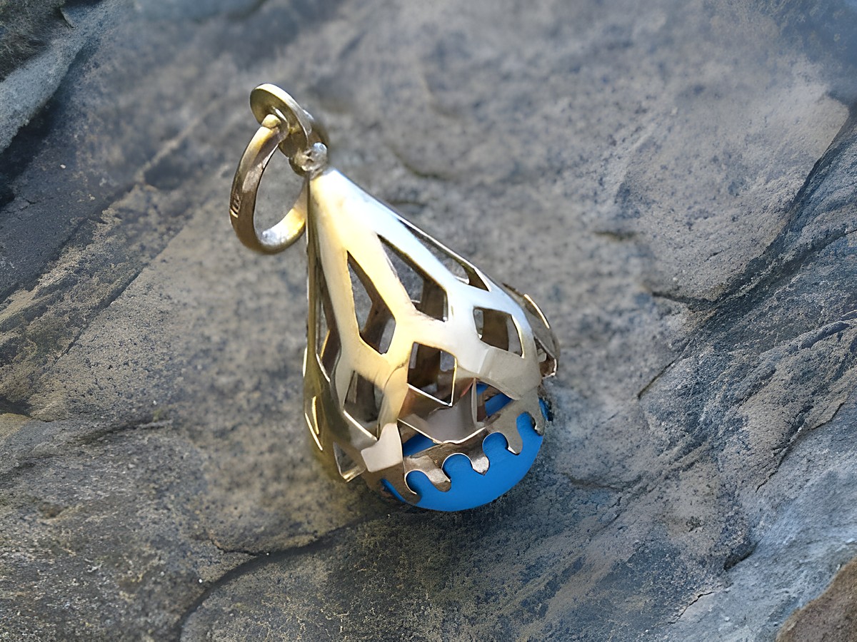 Gold Anhänger im Design Kegel mit einem turquoisefarbenen Element, gefertigt aus Gold 333, Hersteller Juwelier Harnisch, dekorativ und elegant, ideal für jedes Schmuckstück. – Ansicht 2