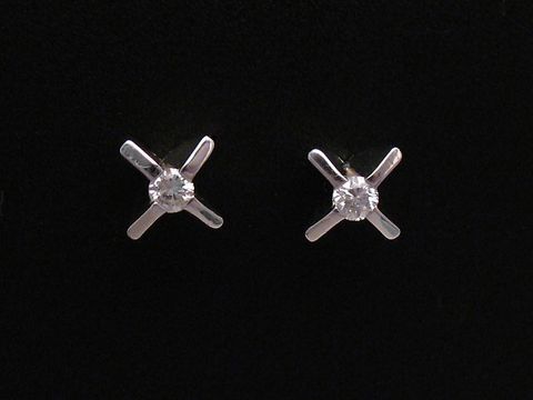 Ohrringe aus Weißgold 585 mit einem Brillant von 0,10 ct W/P1, elegantes Design, Hersteller Juwelier Harnisch, perfekt für besondere Anlässe oder als edles Geschenk.