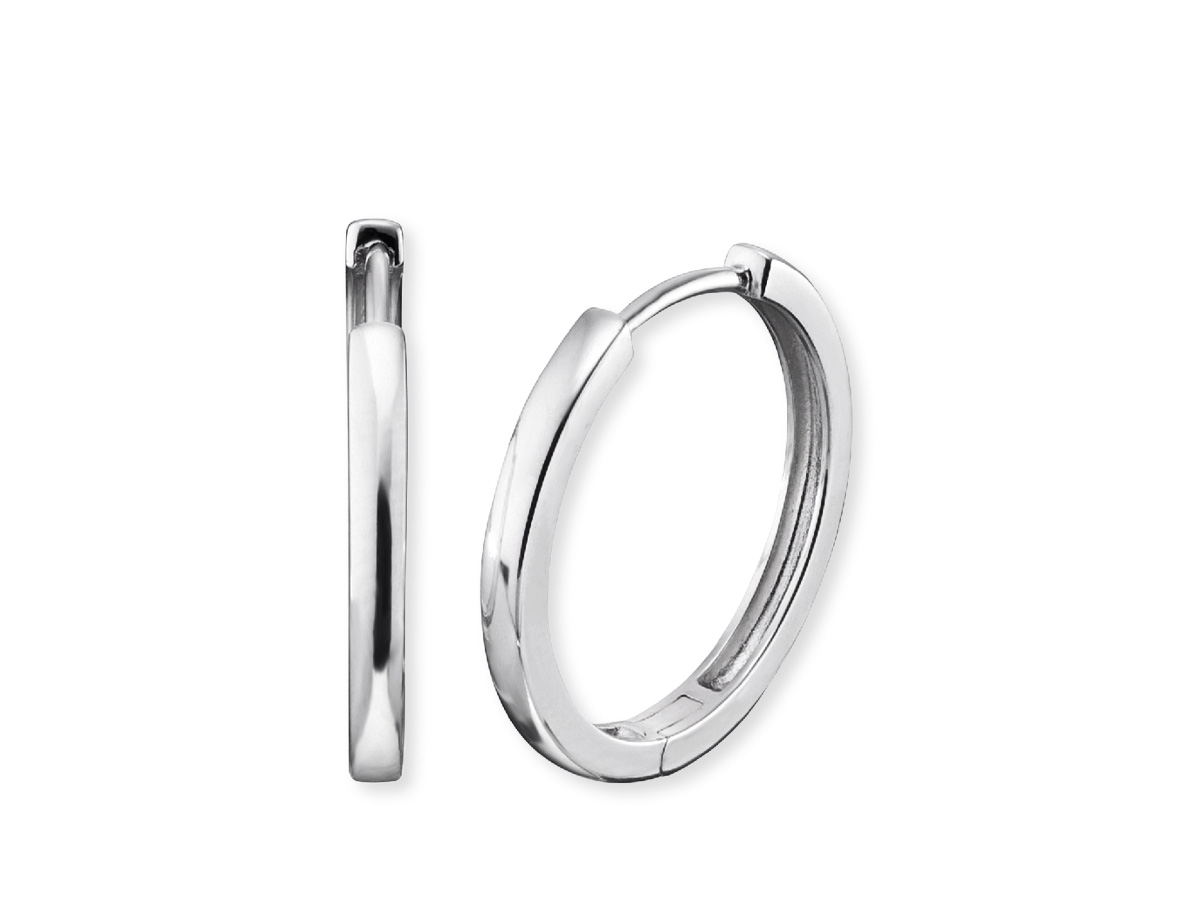 Die silbernen rhodinierten Creolen ERE-LISA-CR BASIC von Engelsrufer haben einen Durchmesser von 24 mm und präsentieren sich in schlichtem, elegantem Design.
