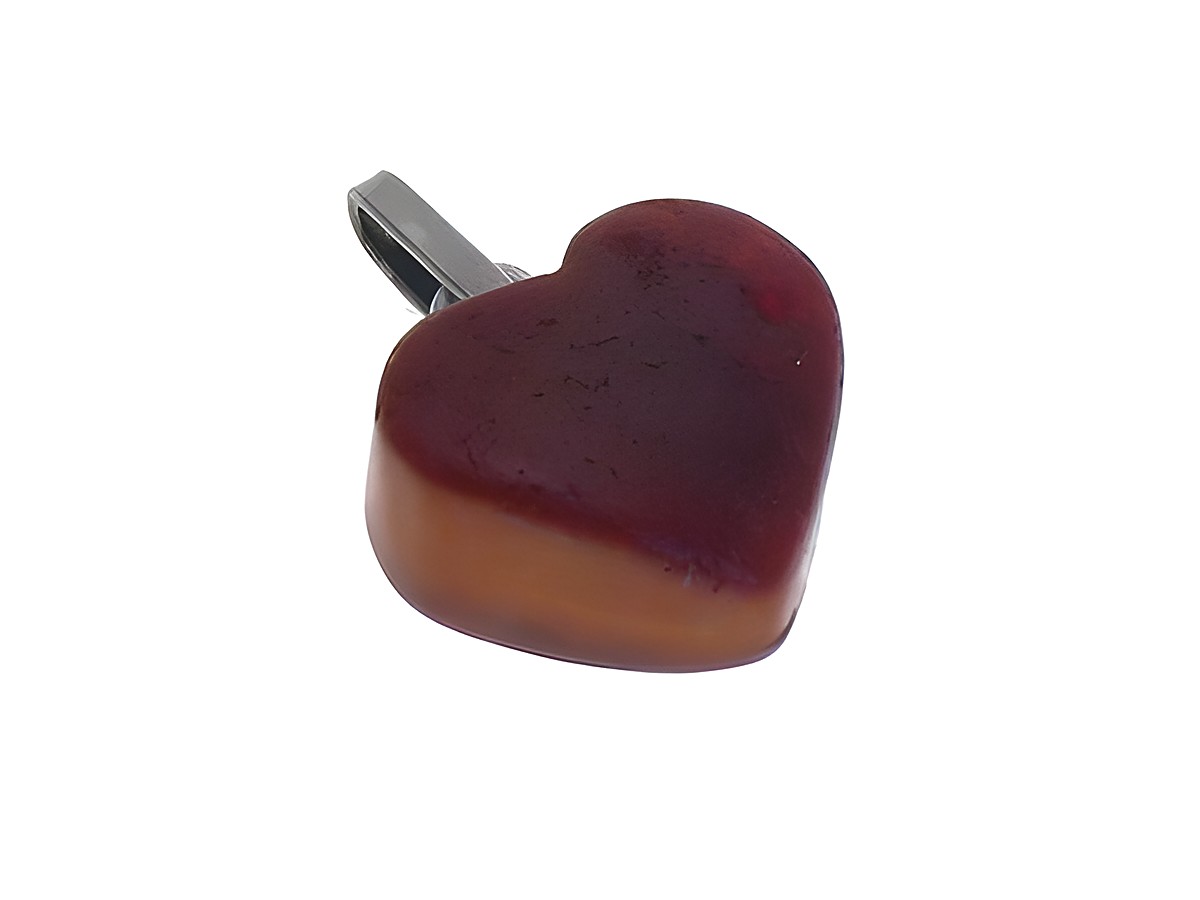 Bernstein Anhänger in Herzform aus naturbelassenem Amber mit einem Durchmesser von 16 mm, hergestellt von Juwelier Harnisch, idealer Bernstein Schmuck für jede Gelegenheit.