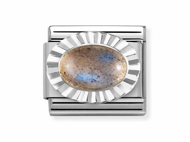 Labradorit in braun-blauen Tönen mit diamantierter Silberfassung von Nomination, Modellnummer 330507, verleiht dem Schmuckstück eleganten Glanz und zeitlose Schönheit.
