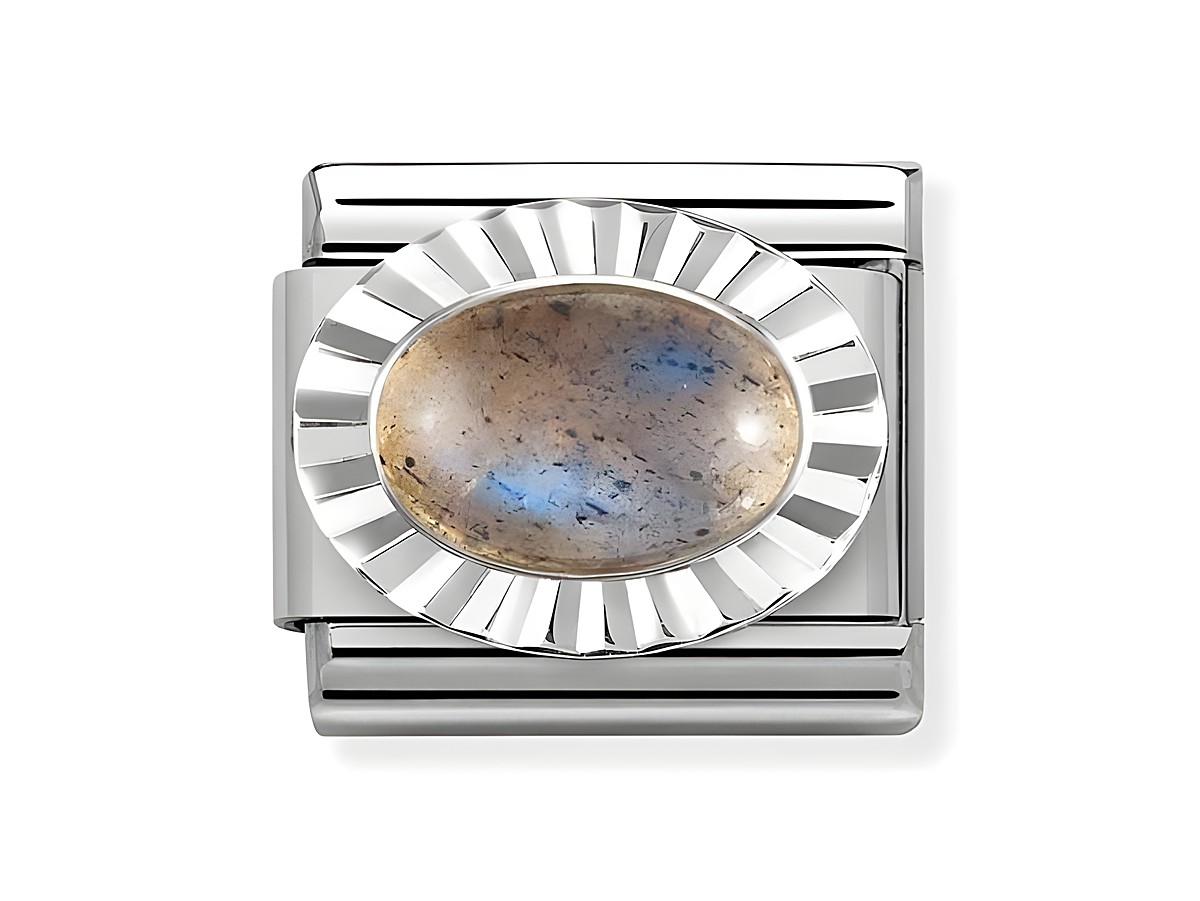 Labradorit in braun-blauen Tönen mit diamantierter Silberfassung von Nomination, Modellnummer 330507, verleiht dem Schmuckstück eleganten Glanz und zeitlose Schönheit.