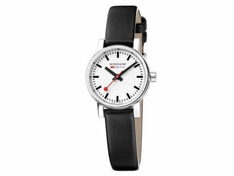 Mondaine Uhr MSE.26110.LBV evo2 in poliertem Edelstahl, 26 mm Gehäusedurchmesser, schwarzes Lederarmband, klassisches Zifferblatt mit roten Akzenten und weißen Ziffern.