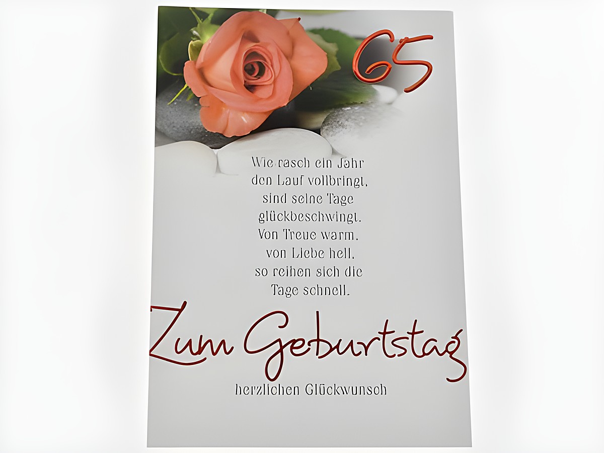 Eine Geburtstagskarte mit einer roten Rose und dem Text zum 65. Geburtstag. Der Hersteller ist Juwelier Harnisch. Die Karte enthält einen herzlichen Glückwunsch.