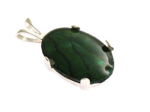 Perlmutt Cabochon in grün, in einem eleganten Sterling Silber Anhänger eingefasst, hergestellt von Juwelier Harnisch, ideal für stilvolle Schmuckliebhaber.