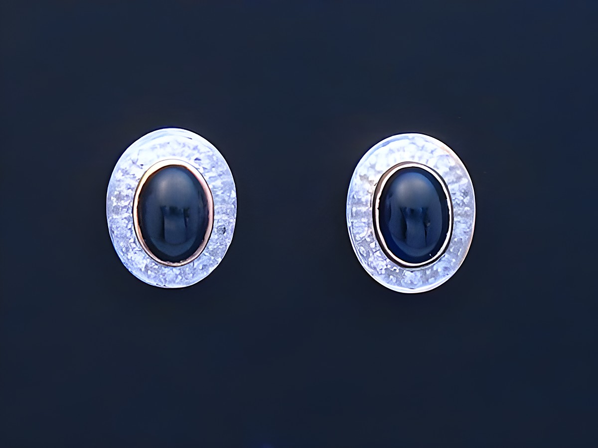 Ohrringe mit Diamant 0,16 ct und Saphir, Gold 585 Ohrstecker, Hersteller Juwelier Harnisch, brillant und elegant, ideal für besondere Anlässe.