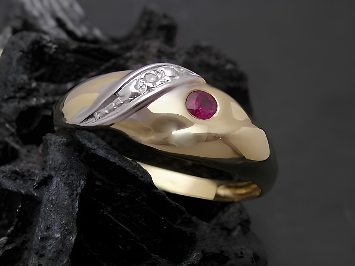 Gold Ring unvergänglich - Gold 333 bicolor - Rubin + Diamant - Goldring - Gr. 56, Hersteller Juwelier Harnisch, bis Gr. 56/18. Der Ring ist elegant und hat einen funkelnden Rubin und kleine Diamanten.