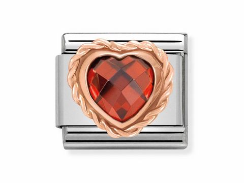 NOMINATION 430602 05 - CLASSIC Roségold Zirkonia ROT zeigt einen herzförmigen, facettierten roten Zirkonia in einer eleganten Roségoldfassung, umgeben von einem silbernen Band.