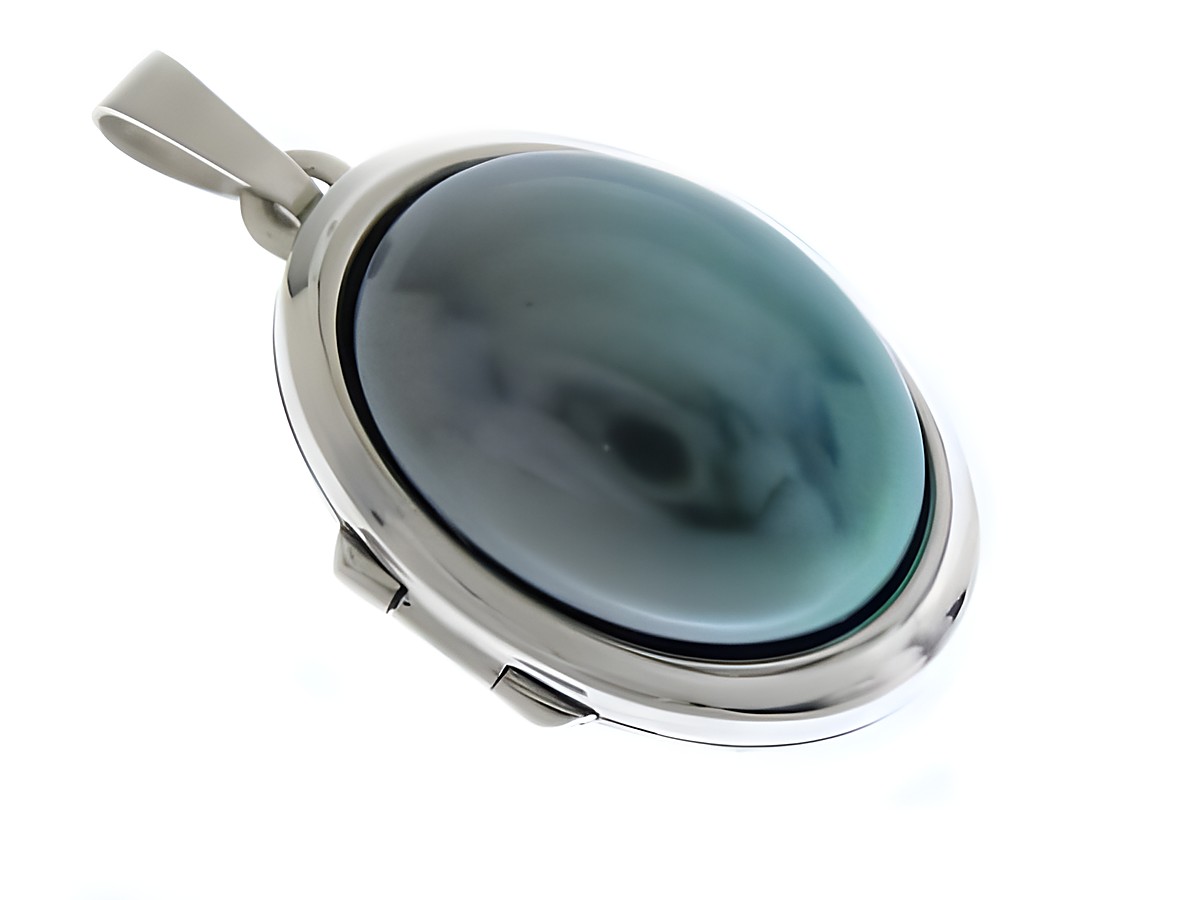 Perle graugrün Medaillon mit Cabochon aus Sterling Silber, gefertigt vom Juwelier Harnisch, elegantes und zeitloses Schmuckstück.