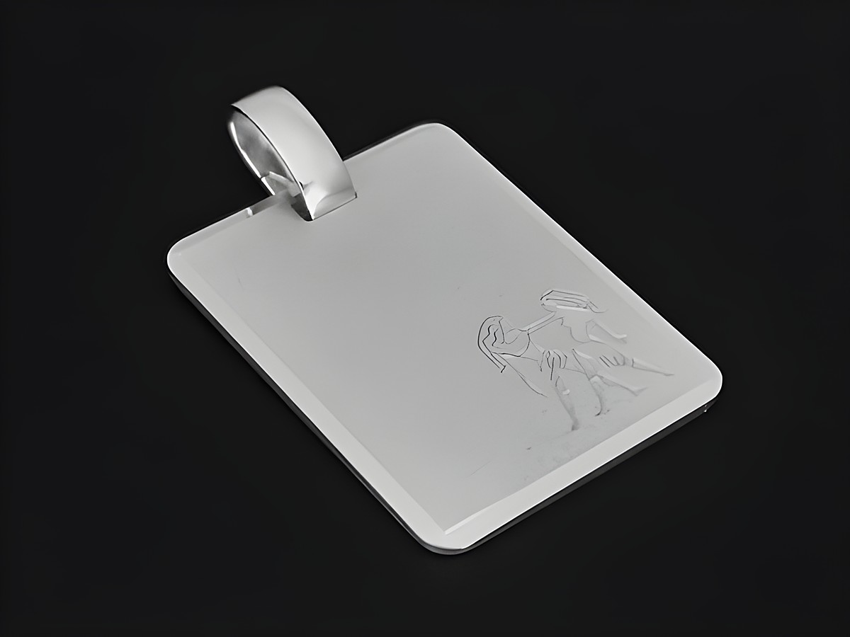Silber Anhänger aus rhodiniertem Metall mit einer mattierten Gravurplatte, die das Sternzeichen Zwillinge zeigt, Hersteller Juwelier Harnisch. Ideal als persönliches Schmuckstück.