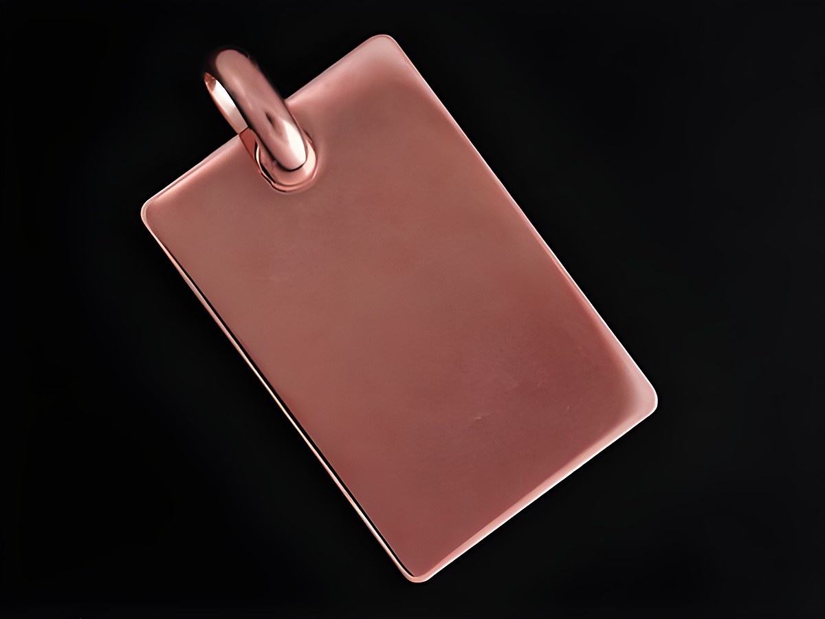 Silber Anhänger in gravierter Platte, viereckig und rosé vergoldet, schlichtes Design, Hersteller Juwelier Harnisch. Ideal für persönliche Gravuren und individuelles Schmuckdesign.