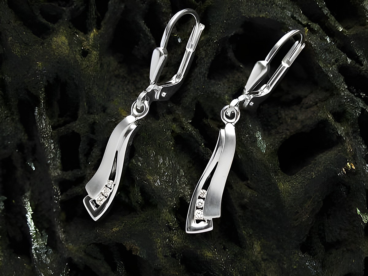 Moderne Ohrringe aus 925 Sterling Silber mit elegantem Design und Zirkonia-Steinen, Hersteller Juwelier Harnisch, stilvolle Ohrhänger.