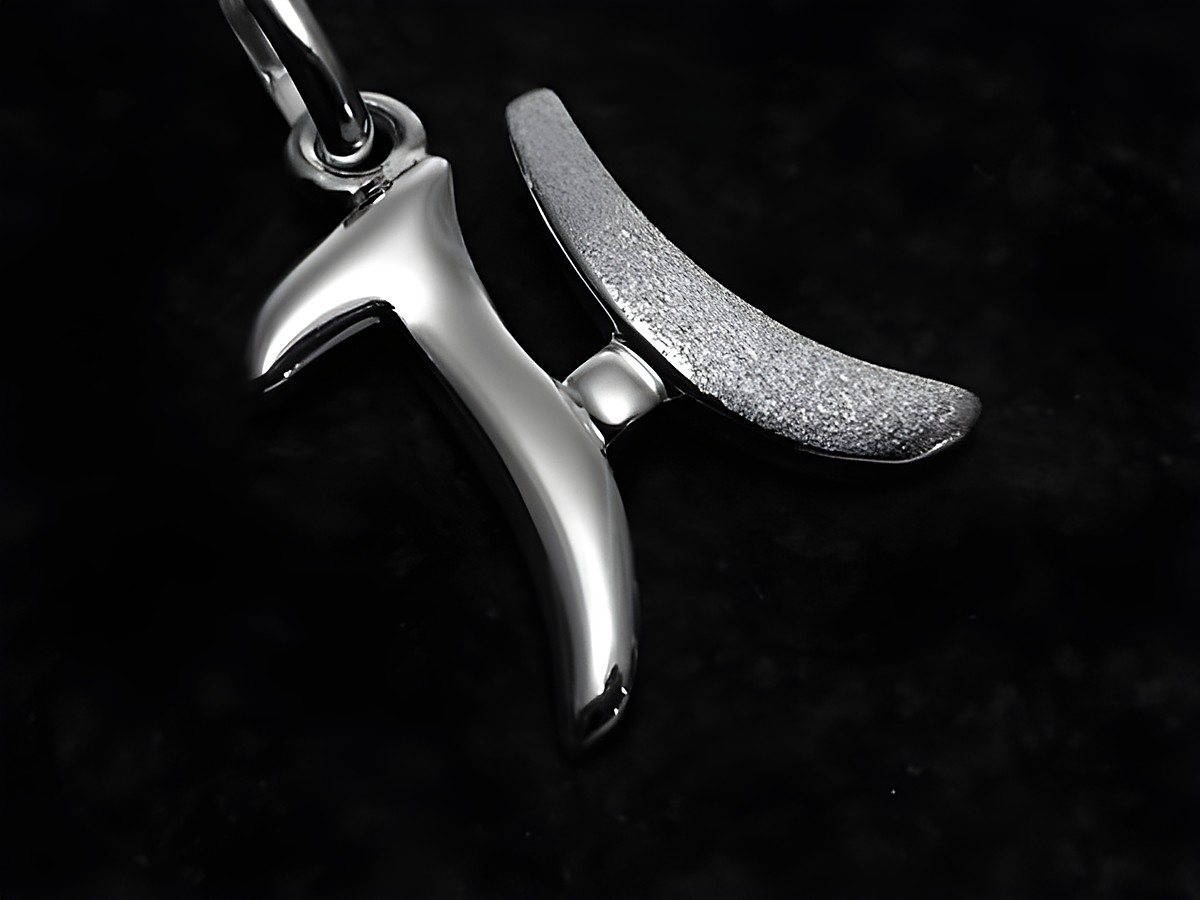 H-Buchstaben Anhänger teilmattiert aus Sterling Silber, Hersteller Juwelier Harnisch. Der Anhänger zeigt eine stilvolle und elegante Form des Buchstabens H.