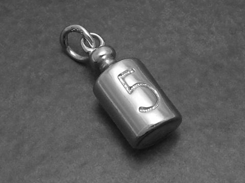 Silber Anhänger in massiver Form mit der Ziffer fünf, Hersteller Juwelier Harnisch, hervorragend verarbeitet, vielseitig einsetzbar und mit diversen Motiven erhältlich.