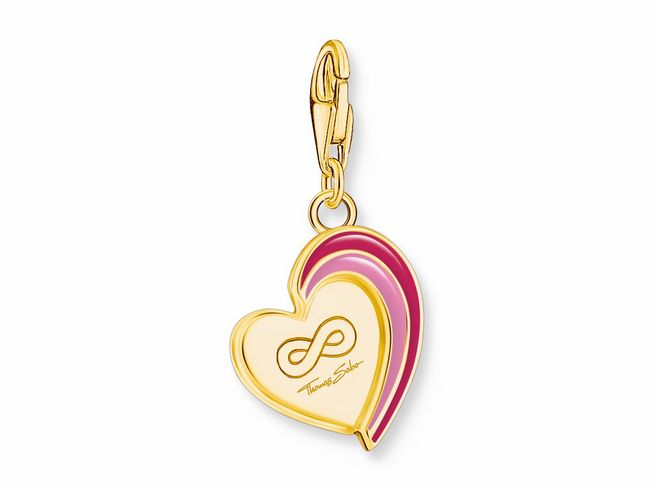 Doppel Charm-Anhänger von Thomas Sabo in Herzform mit Gelbgoldveredelung und roten Kaltemail-Akzenten sowie der Aufschrift Thomas Sabo, ideal für beste Freunde.