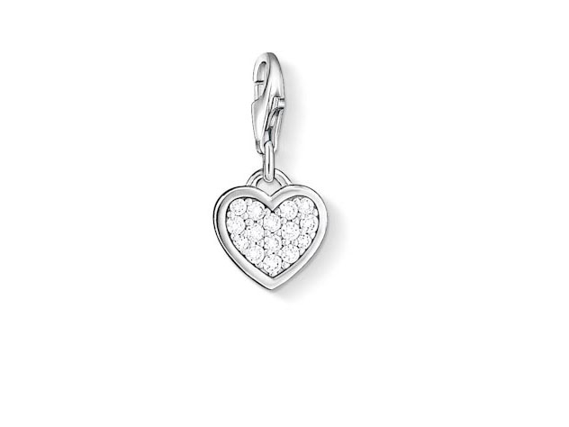Silberner Herz Charm von Thomas Sabo mit Zirkonia, funkelndes Design für Liebhaber des Schmucks, ideal für individuelle Armbänder und Ketten, Ausdruck von Liebe und Zuneigung.
