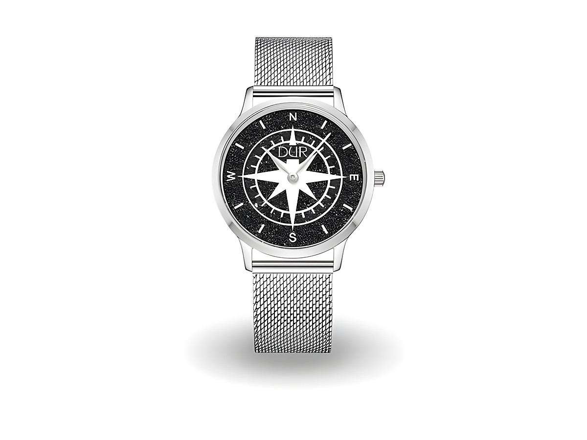 Die DUR Uhr Kompass Lavasand DW014 aus Edelstahl hat ein schwarzes Ziffernblatt mit Kompassdarstellung, befindet sich auf einem milanaise Armband und hat einen Durchmesser von 40 mm.