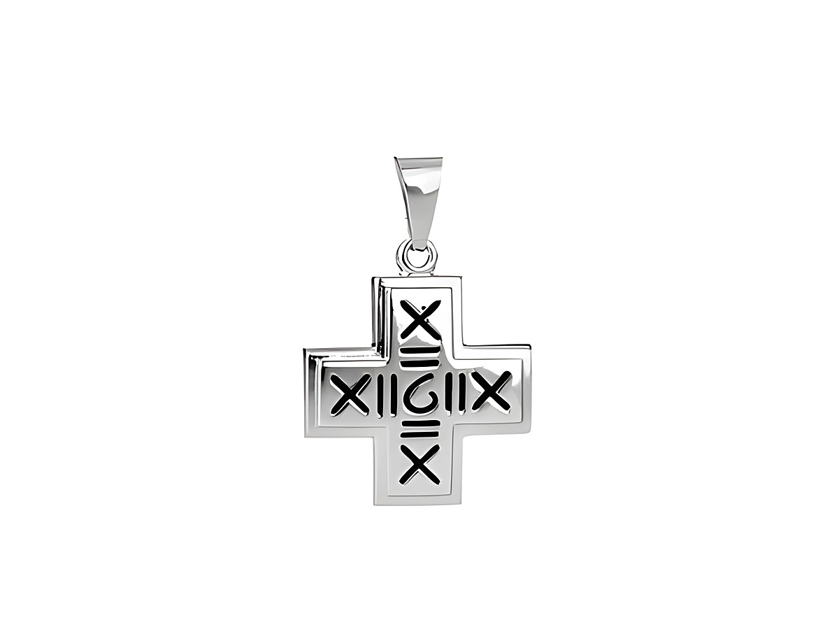 Kreuz Anhänger kunstvoll in schwarz lackiert mit silbernen, rhodinierten Akzenten und einem feinen Muster, Hersteller Juwelier Harnisch.