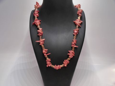 Holzkette im Scheibendesign, 19 mm, braun-rot, 100 cm lang, aus Holz, gefertigt von Juwelier Harnisch, in braun-bunt gehalten, elegant und edel.
