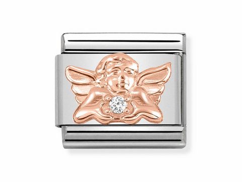 Roségoldener Engel mit funkelndem Stein auf silbernem Hintergrund, Teil der Nomination Classic Kollektion, symbolisiert Familie und Schutz. Ideal als persönliches Geschenk.
