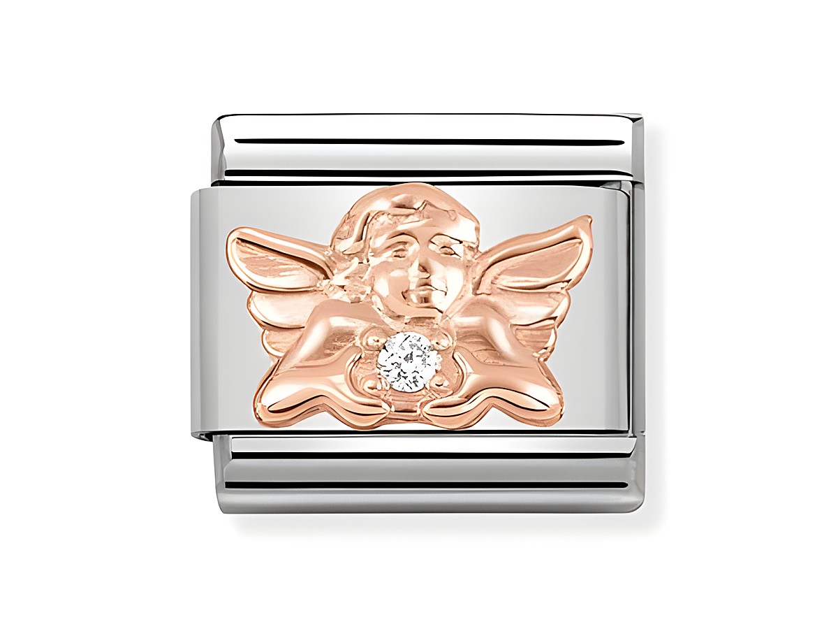 Roségoldener Engel mit funkelndem Stein auf silbernem Hintergrund, Teil der Nomination Classic Kollektion, symbolisiert Familie und Schutz. Ideal als persönliches Geschenk.