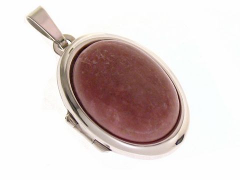 Rhodonit Medaillon aus Cabochon in Sterling Silber, elegantes Design mit ovalem Stein und schimmerndem Silberrahmen, hergestellt von Juwelier Harnisch.