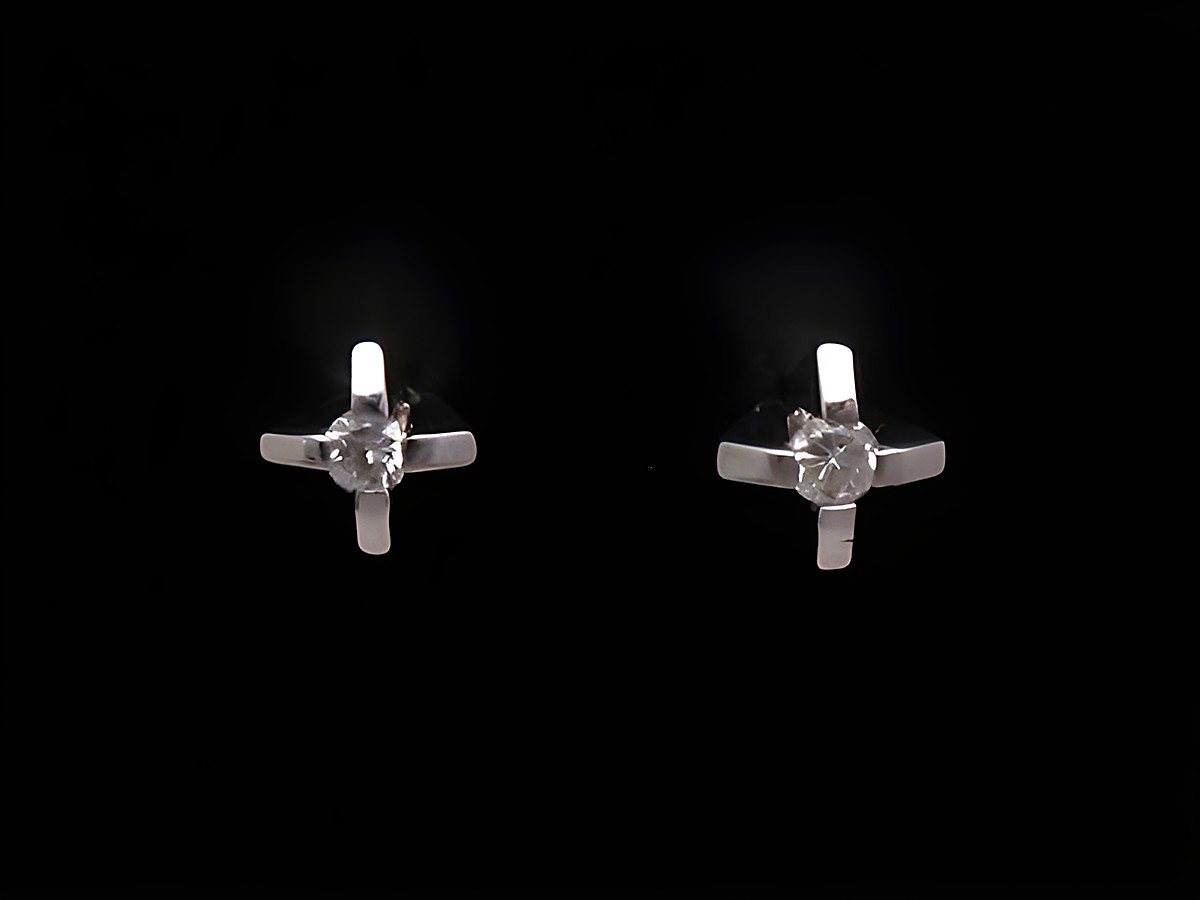 Ohrringe aus Weißgold 585 mit einem Diamanten von 0,06 ct. W/P1, elegant und zeitlos, hergestellt von Juwelier Harnisch, ideal für besondere Anlässe.
