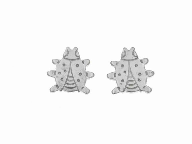 Ohrstecker in Form von niedlichen Marienkäfern aus poliertem Silber, hergestellt von Juwelier Harnisch, ideal für Kinder.