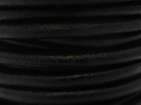 Schwarzes Lederband mit einer Länge von 100 cm und einer Dicke von 3 mm, ausgestattet mit einem Silber Bajonett, hergestellt von Juwelier Harnisch.