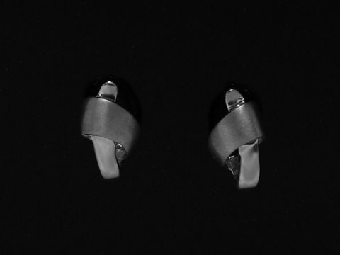 Ohrstecker aus Weißgold, poliert und mattiert, Hersteller Juwelier Harnisch, elegantes Design, zeitlos und modern, perfekt für jeden Anlass.