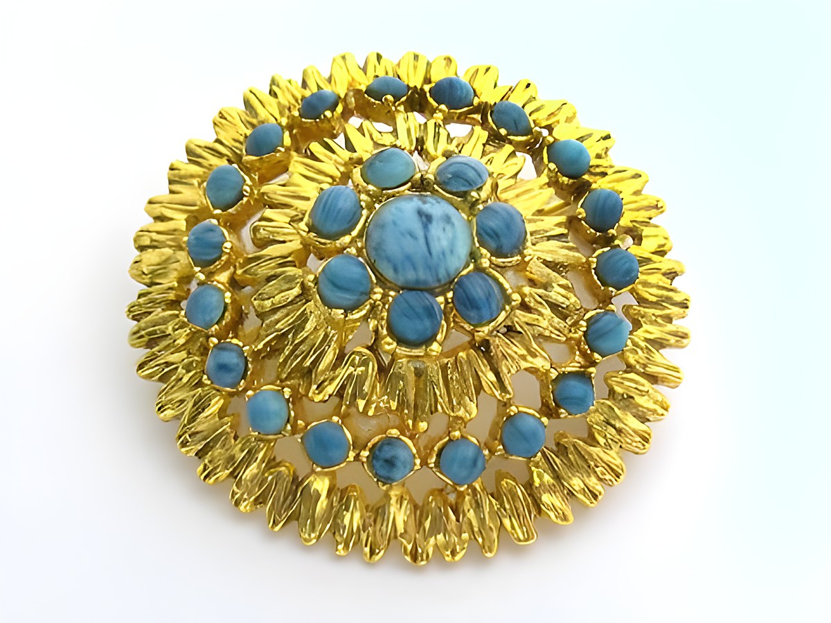 Damen Brosche im Sexy City Look in Blau rund, Hersteller Juwelier Harnisch, Broschen in Türkis Look mit goldener Umrandung und verschiedenen turquoisefarbenen Steinen.