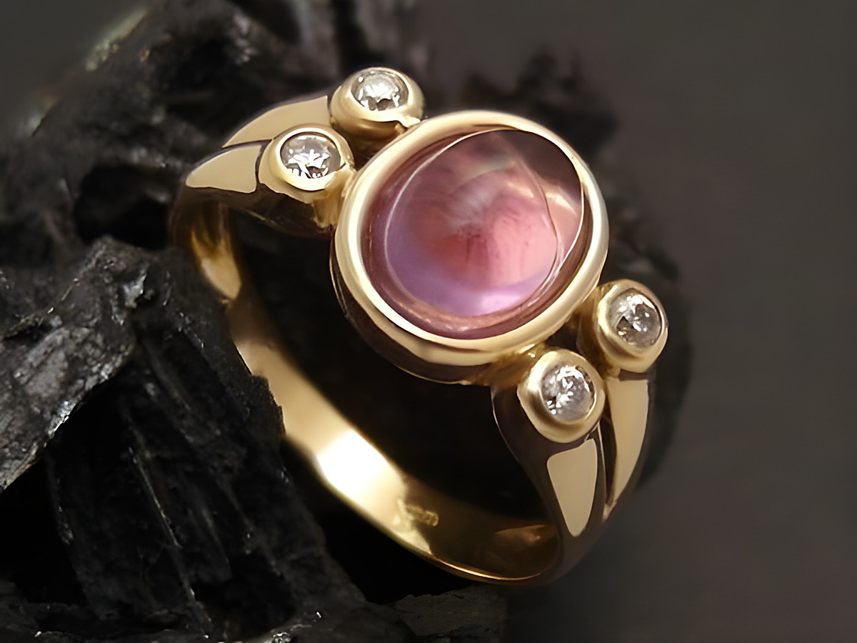 Goldring bezaubernd Gold 750 mit einem ovalen Amethyst und Zirkonia-Steinen, Größe 57, Hersteller Juwelier Harnisch, bis Größe 58/18,5, elegant und ansprechend gestaltet.