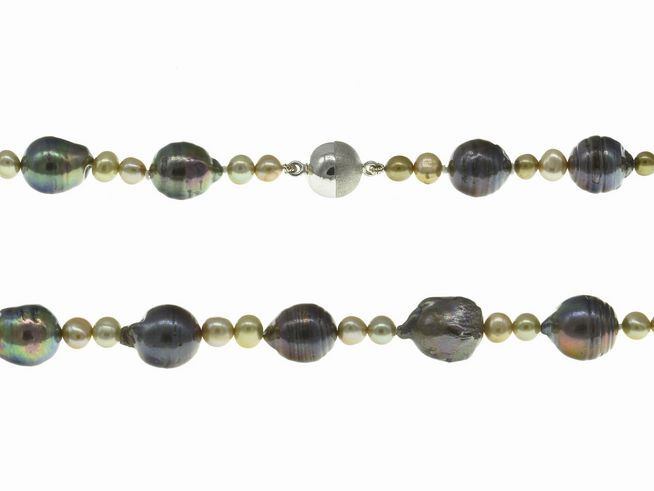 Perlenkette aus Süßwasser-Zuchtperlen in Grün und Violett, 4,5-10 mm, 48 cm lang, mit silbernem Verschluss, von Juwelier Harnisch, bunt gestaltet.