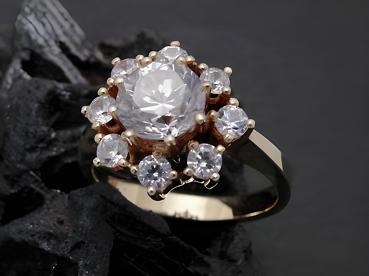 Gold Ring unvergänglich Gold 585 Zirkonia Goldring Gr. 56 von Juwelier Harnisch mit funkelndem Zirkonia-Besatz in blütenförmigem Design. Perfekt für besondere Anlässe.