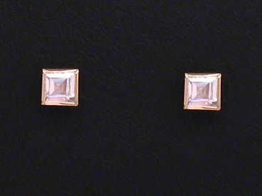 Gold Ohrringe in quadratischer Form mit Zirkonia, Hersteller Juwelier Harnisch. Eleganter Schmuck für jeden Anlass, glänzende Oberfläche und stilvolles Design.
