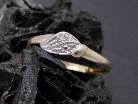 Gold Ring kunstvoll Gold 585 bicolor mit Diamant, ein edler Goldring in Größe 58 von Juwelier Harnisch, bis Größe 58/18,5, elegant und ansprechend gefertigt.