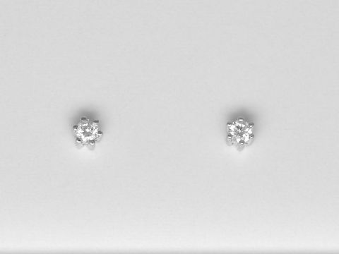 Weißgold Ohrringe in Krappenfassung, hinreißend, mit Brillanten 0,10 ct W/Si als Stecker, Hersteller Juwelier Harnisch, zeitloses Design.
