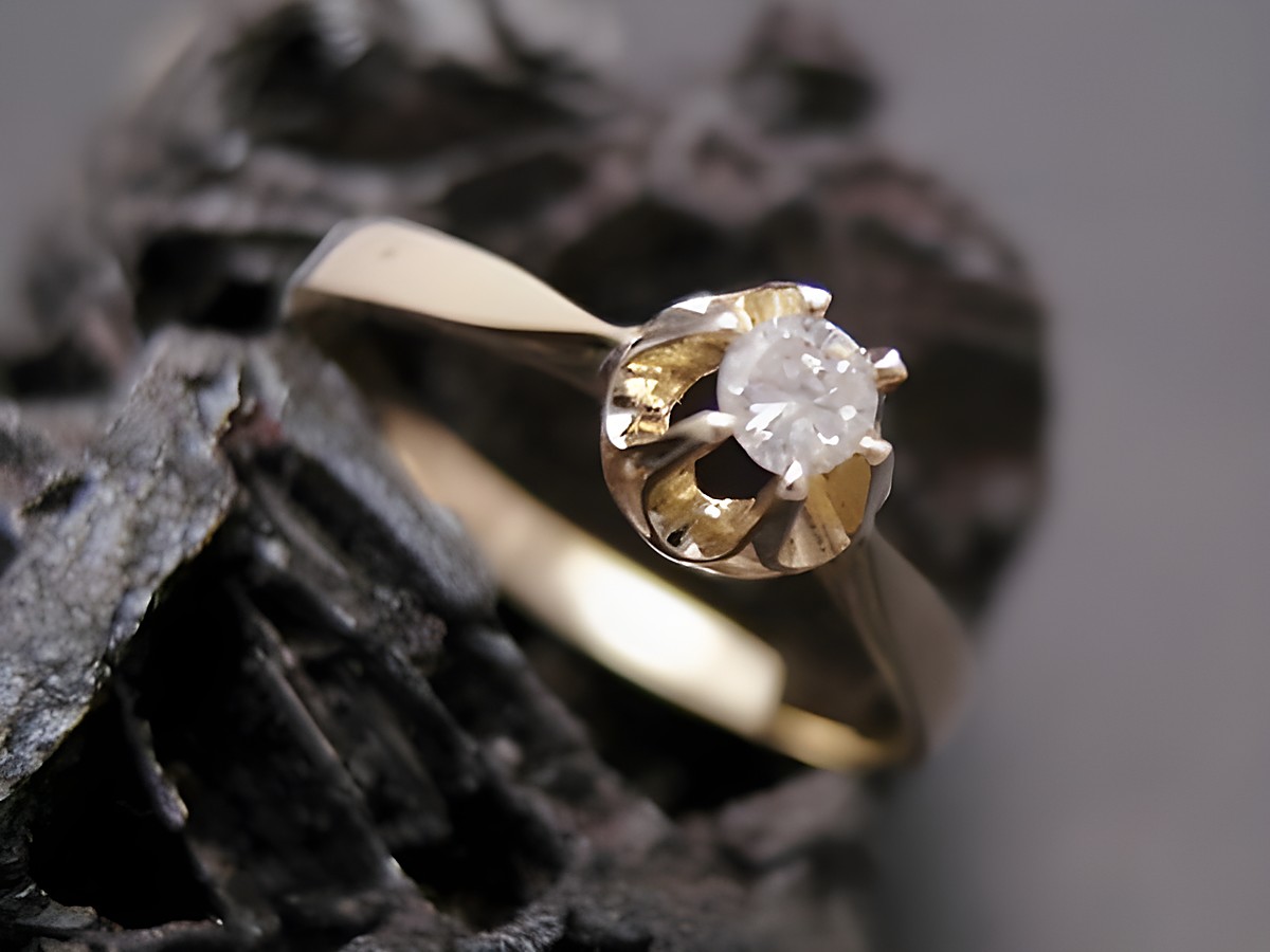 Atemberaubender Goldring aus Gold 585 mit Brillant, Größe 52,5, Hersteller Juwelier Harnisch, bis Größe 54/17,5. Ideal für besondere Anlässe.