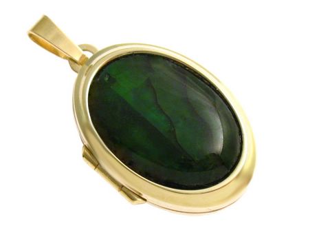 Perlmutt Cabochon in grün, eingesetzt in einem Gold 333 Medaillon. Hersteller Juwelier Harnisch. Elegantes Design eignet sich perfekt für edlen Schmuck.