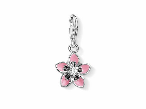 Charm in Form einer Blume aus Silber mit pinkfarbener Emaille und Zirkonia in der Mitte, designed von Thomas Sabo, ideal für individuelle Schmuckstücke und Blumenliebhaber.