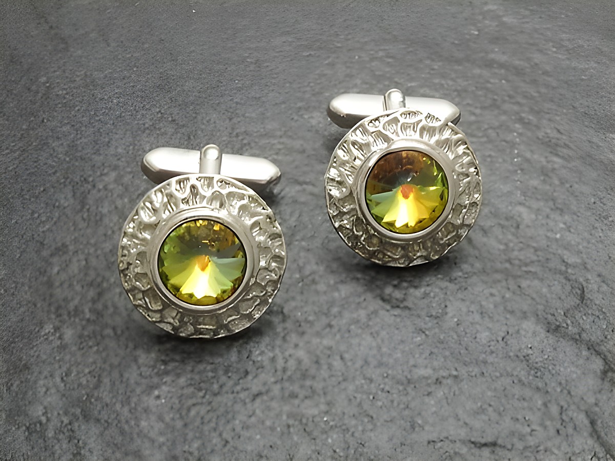 Strass Manschettenknöpfe in Rundform, gelb, mit glitzernden Strass Steinen, Hersteller Juwelier Harnisch, edles Design, Einzelstück für besondere Anlässe.