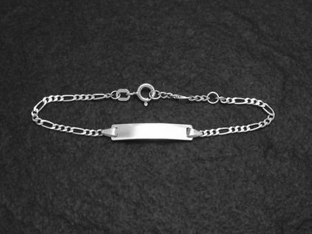 Identitätsarmband mit Gravurplatte aus rhodiniertem Sterling Silber, 14 cm lang, geeignet für Kinder, hergestellt von Juwelier Harnisch.
