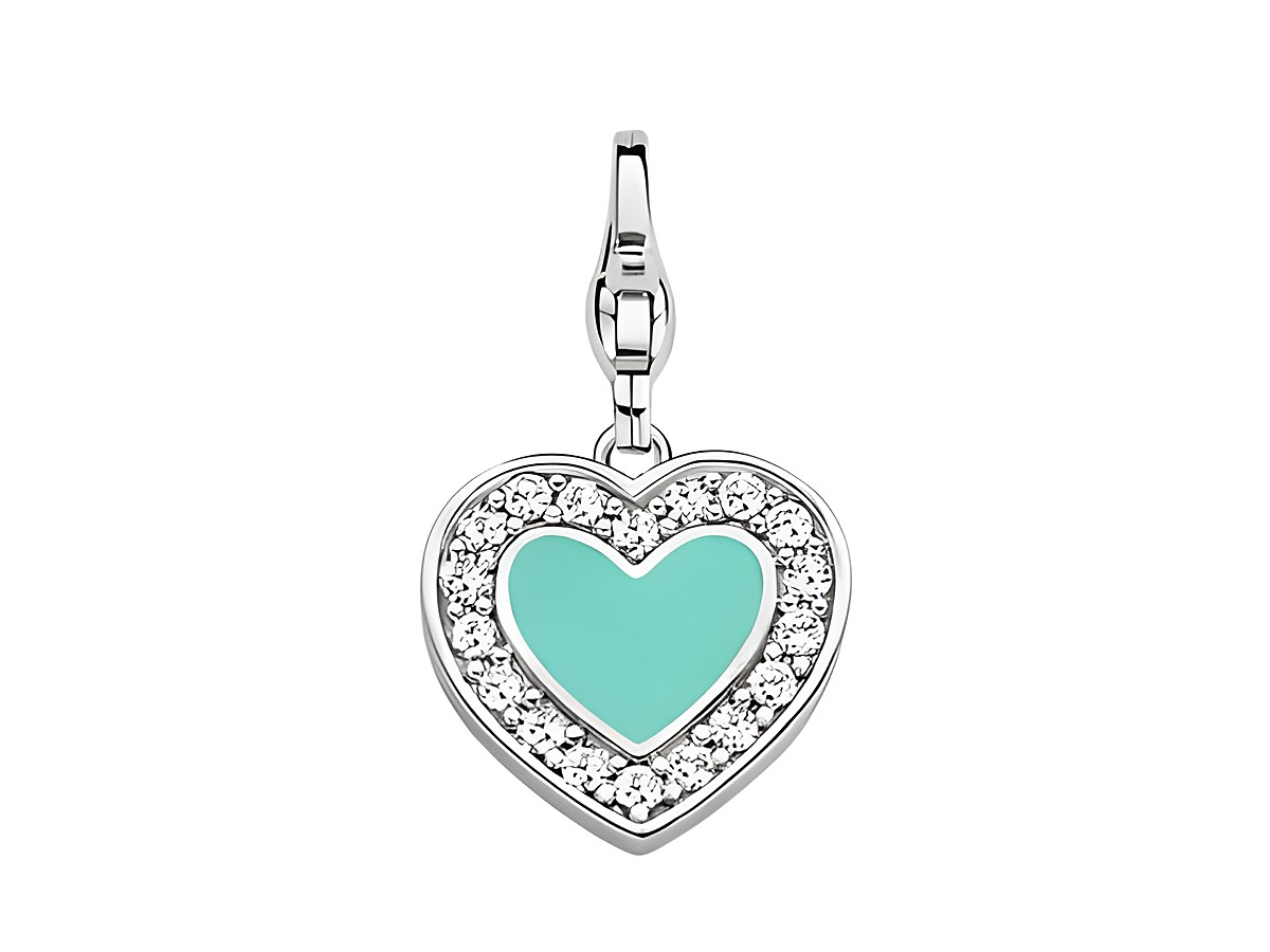 Türkiser Silber Charm in Herzform von Ti Sento mit glitzerndem Rand aus Zirkonia, ideal als modisches Schmuckstück für verschiedene Anlässe und Ausdruck von Liebe.