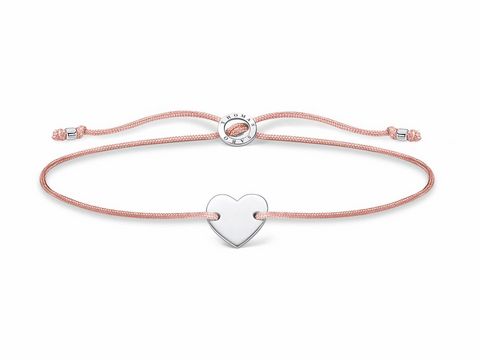 Silbernes Armband aus Nylon mit beigem Farbton, verziert mit einem herzförmigen Anhänger und verstellbarem Verschluss, ideal für einen eleganten Look. Hersteller: Thomas Sabo.