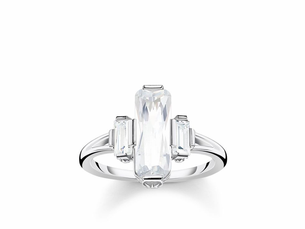 Thomas Sabo Ring TR2267-051-14-48 aus Sterling Silber mit weißen Zirkonia, Größe 48, im eleganten Design mit einem mittigen, rechteckigen Stein und zwei kleineren seitlichen Steinen.