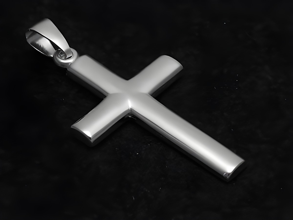 Kreuz glänzend Anhänger aus Sterling Silber mit einer Größe von 26 mm, schlicht und elegant, ideal als modisches Accessoire oder Geschenk. Hersteller Juwelier Harnisch.